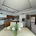 Isabela - Car For Free Apartment