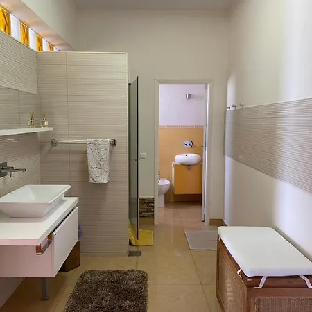 Isabela - Car For Free * Caniço