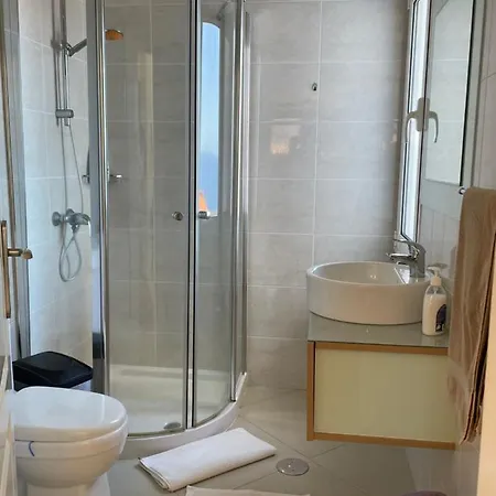 Isabela - Car For Free カニコ