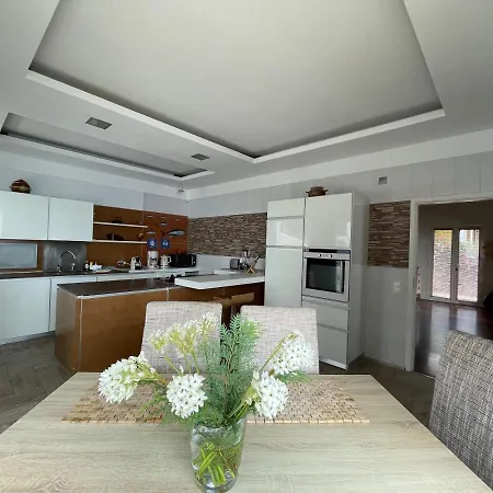 Isabela - Car For Free アパート