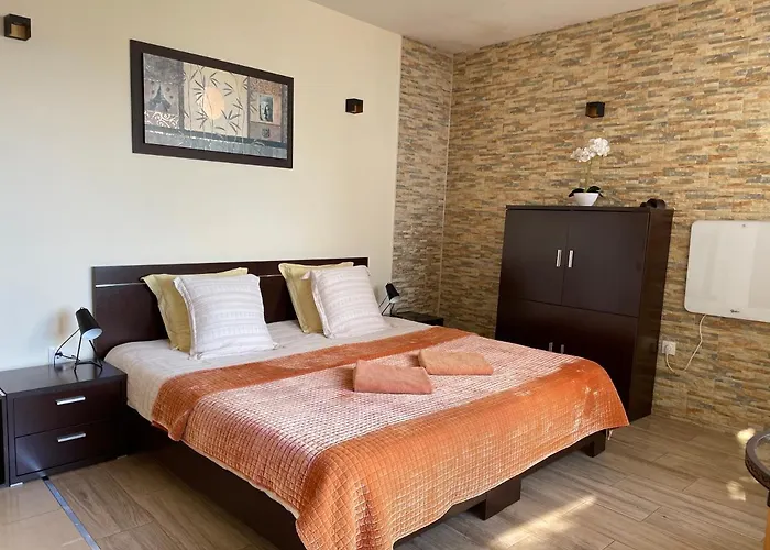 Isabela - Car For Free * كانيكو