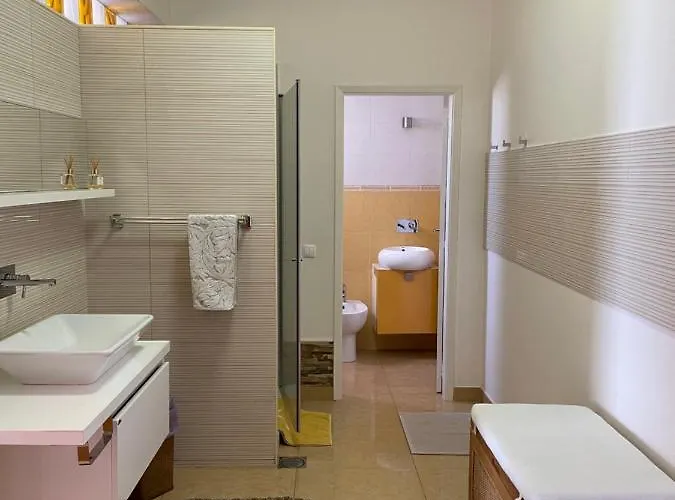 Isabela - Car For Free * Caniço